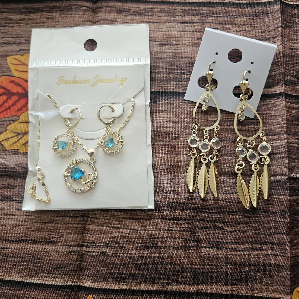 Fashion Jewelry Color Gold and Blue Leaf Earrings
